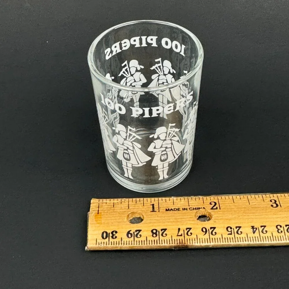 Vtg Seagrams Scotch Shot Glass 100 Pipers Clear White Image Font Bag‎ Pipers 2oz